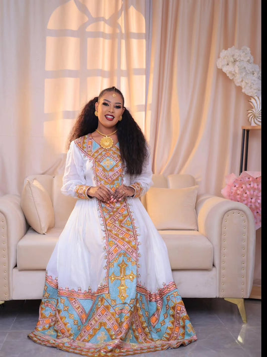 ነጭ የሐበሻ ልብስ በወርቃማ ጥልፍ – የሚያምር በእጅ የተሰራ ቀሚስ