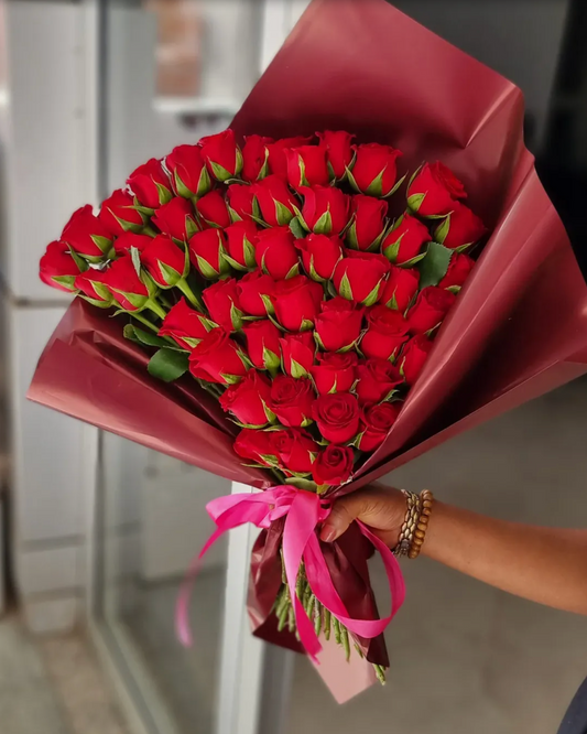 Elegant Red Rose Bouquet – Perfect Habesha Gift to Send Love Back Home