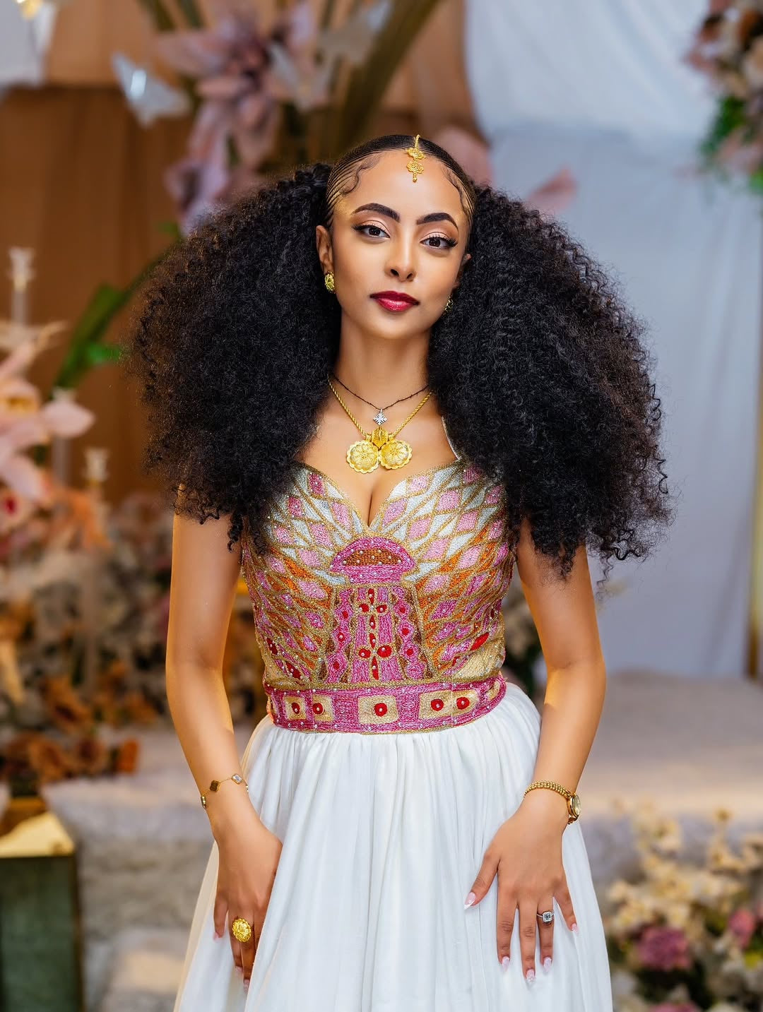 ዘመናዊ የሐበሻ ልብስ |  ለሙሽሮች የሚሆን ወርቃማ ሮዝ የሠርግ ሐበሻ ልብስ